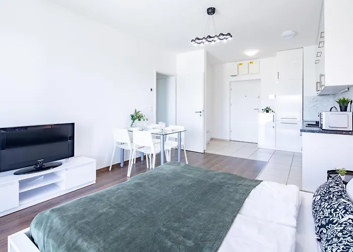 - Balcony - Cozy - Ac Apartment